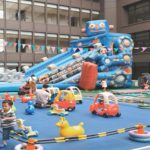 Hotel po meri dece: Vožnja automobilima kroz hodnike i spavanje u šatorima (VIDEO)