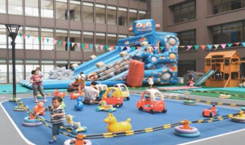 Hotel po meri dece: Vožnja automobilima kroz hodnike i spavanje u šatorima (VIDEO)