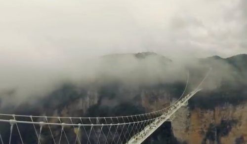 Najviši i najduži most na svetu ostavlja bez daha: Inženjersko čudo koje mami avanturiste (VIDEO)