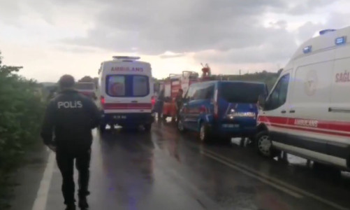 Tragedija u Turskoj: Minibus pun turista izleteo sa puta i sleteo u jarak, za sada 26 mrtvih (VIDEO)