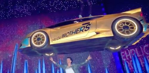 Automobil koji se pretvara u džinovskog robota: Spektakl koji je ostavio publiku bez daha (VIDEO)