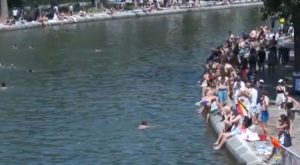 Pariz pod toplotnim talasom: Kanal Sen-Marten postao improvizovano kupalište, uprkos upozorenjima vlasti (VIDEO)