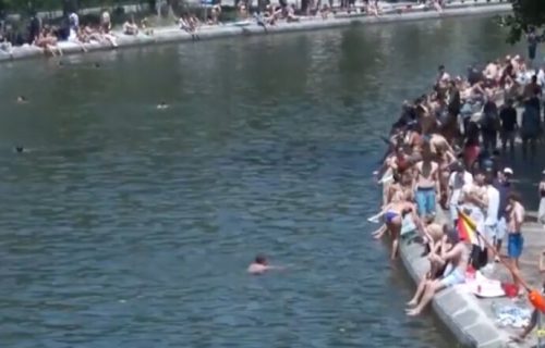 Pariz pod toplotnim talasom: Kanal Sen-Marten postao improvizovano kupalište, uprkos upozorenjima vlasti (VIDEO)
