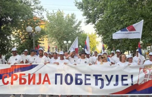 "Srbija pobeđuje": Grupa građana koja je krenula iz Aranđelovca na skup u subotu u Beogradu stigla u Lazarevac