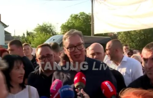 (UŽIVO) Vučić u Oplaniću kod Kraljeva: Dočekao ga veliki broj meštana i Srbi sa KiM (VIDEO)
