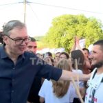 Srbi sa KiM predsedniku Vučiću u Oplanićima uručili ikonu Svetog Lazara