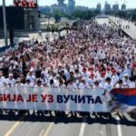 Kolona ljudi na Brankovom mostu: Veliki broj građana pristiže na skup isped Skupštine (FOTO)