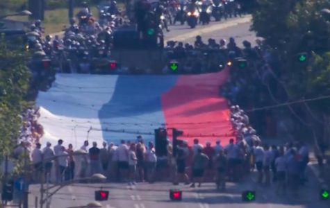 Razvijena srpska zastava teška jednu tonu na skupu “Srbija jedna porodica” (FOTO)