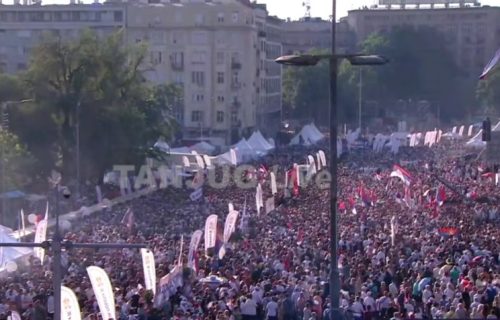 MUP objavio brojke: Poznato koliko građana prisustvuje skupu "Srbija jedna porodica"