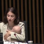 Švedska ministarka dovela tromesečnu bebu na sastanak EU: Simbol porodične politike ili nova slika savremenog roditeljstva? (VIDEO)