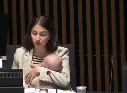 Švedska ministarka dovela tromesečnu bebu na sastanak EU: Simbol porodične politike ili nova slika savremenog roditeljstva? (VIDEO)