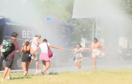 Žovot u Evropi na 40 plus: Građani spas od vreline traže u robnim kućama, garažama i pod mlazevima vode (VIDEO)