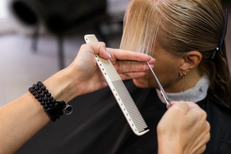 Želite šiške? Oblik lica je ključan: Frizeri otkrivaju kako da izaberete pravi stil