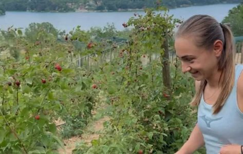 Bere maline: E tako se naša Aleksandra, finalistkinja Rolan Garosa sprema za Vimbldon