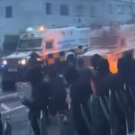 Haos u Belfastu ne jenjava: Lete cigle i Molotovljevi kokteli, policija odgovorila vodenim topovima