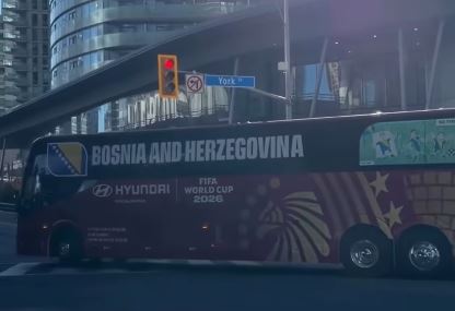 Ludnica u Kanadi! Ovako su navijači BiH dočekali igrače, Džeko i društvo odmah odradili prvi trening
