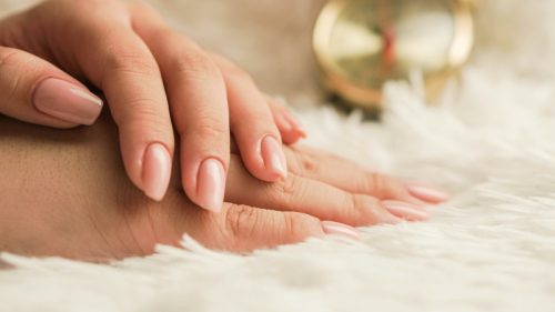 “Bare nails“ trend, osvaja svet lepote: Novi simbol tihog luksuza