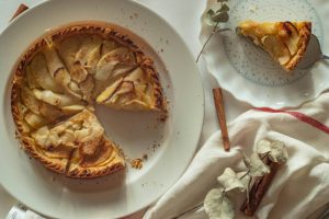 Lisnato testo punjeno kruškama i bri sirom: Savršen spoj ukusa (RECEPT+VIDEO)