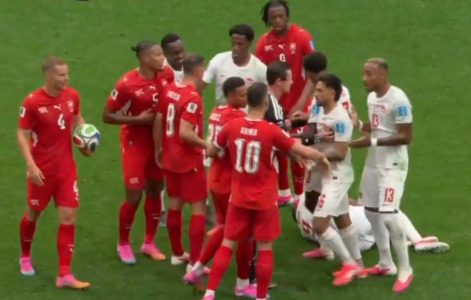 Džaka ponovo u centru skandala: Naseo na provokaciju Kanađanina, pa ga šutnuo iz sve snage (VIDEO)