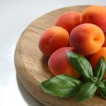Kajsije, punjene mlevenim mesom: Sjajan spoj neočekivanih ukusa (RECEPT+VIDEO)