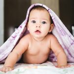 Bebe već sa tri meseca procenjuje ljude: Šta nam najnovija istraživanja otkrivaju o ranom razvoju socijalne inteligencije