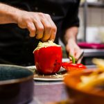 Paprike punjene feta sirom i zapečene u rerni (RECEPT+VIDEO)
