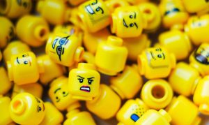 Francuski umetnik oživeo ulične stubiće u LEGO junake: Umetnost na trotoarima (VIDEO)