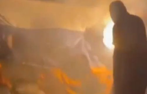 Opasna provokacija u BiH: Zapalili zastavu Republike Srpske uz povike "Alahu ekber"