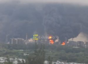 Ogroman požar u Moskovskoj rafineriji nafte: Stižu dramatični snimci, eksplozije na više lokacija (VIDEO)