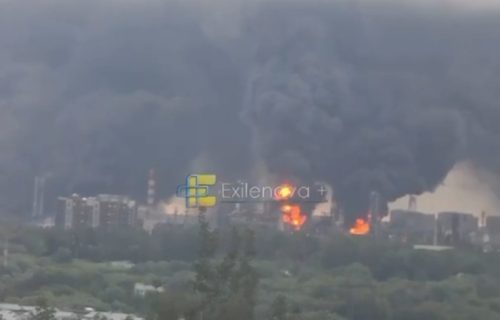 Ogroman požar u Moskovskoj rafineriji nafte: Stižu dramatični snimci, eksplozije na više lokacija (VIDEO)