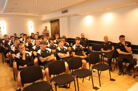 Prvi put sa Sašom na trening: Partizan počeo pripreme za novu sezonu (VIDEO)