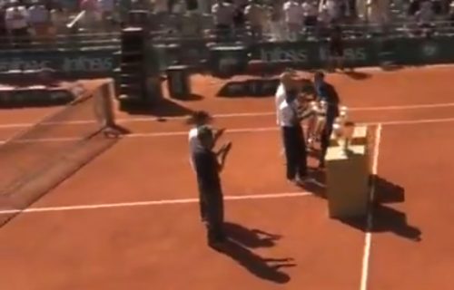 Ludnica na čuvenoj šljaci: Fudbaleri PSŽ prošetali pehar Lige šampiona na Rolan Garosu (VIDEO)