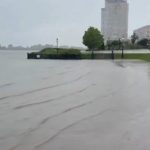 Pukla brana u Rusiji: Hitno se evakuiše stanovništvo, voda sve brže nadire (VIDEO)
