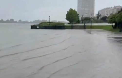 Pukla brana u Rusiji: Hitno se evakuiše stanovništvo, voda sve brže nadire (VIDEO)