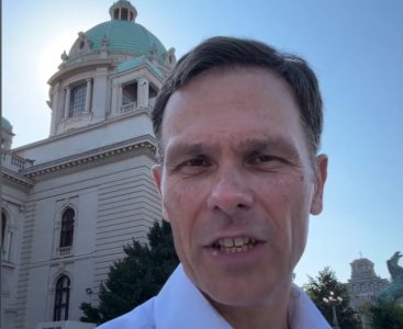 Mali uputio poziv građanima: “Dođite sutra ispred Narodne skupštine da pokažemo šta je snaga Srbije”