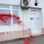 SNS o vandalizmu u Dbanovcima: Napad na demokratsko pravo građana da slobodno podržavaju političku opciju
