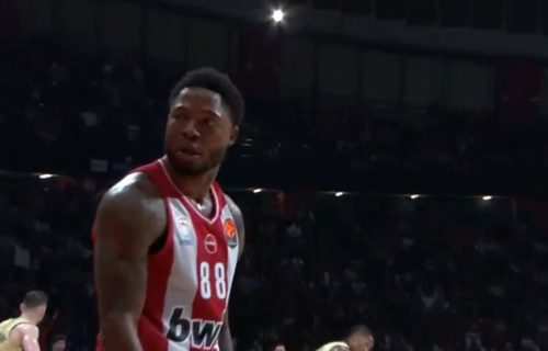 Skandal u Pireju: Ataman grmi posle majstorice - Tajrik Džons upao u svlačionicu i udario Nana (VIDEO)