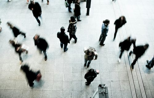 Nova studija upozorava: Za opstanak čovečanstva možda nije dovoljno 2,1 dete po ženi