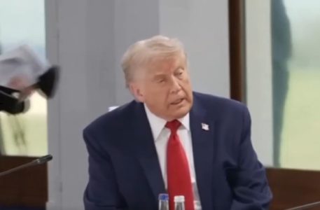 Tramp kasnio sat vremena na sastanak G7, pa ušao i poručio svima “ja sam šef” (VIDEO)