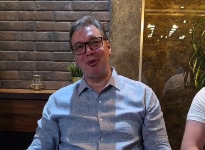 Vučić sa građanima koji pešače do skupa u Beogradu: “U subotu otkrivamo pod kojim imenom idemo na izbore”
