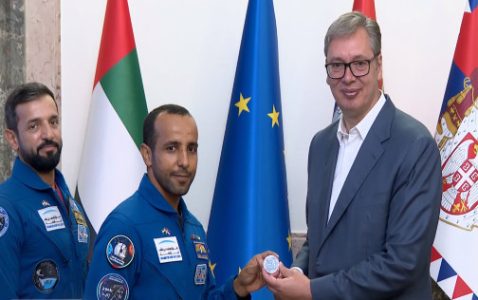 Vučić sa prvim astronautom iz Emirata: Delegacija iz UAE uručila poklone predsedniku