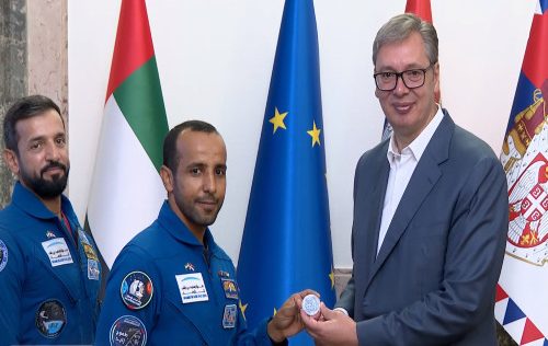 Vučić sa prvim astronautom iz Emirata: Delegacija iz UAE uručila poklone predsedniku