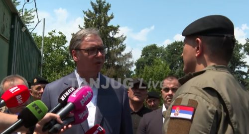 (UŽIVO) “Sve završeno za tri sekunde”: Vučić zadovoljan pokaznom vežbom Žandarmerije (VIDEO)