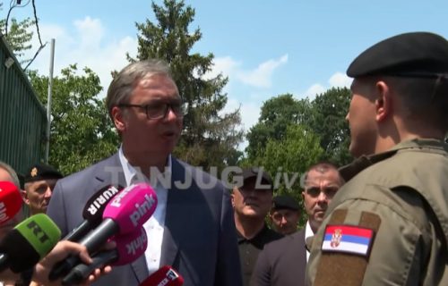 (UŽIVO) "Sve završeno za tri sekunde": Vučić zadovoljan pokaznom vežbom Žandarmerije (VIDEO)