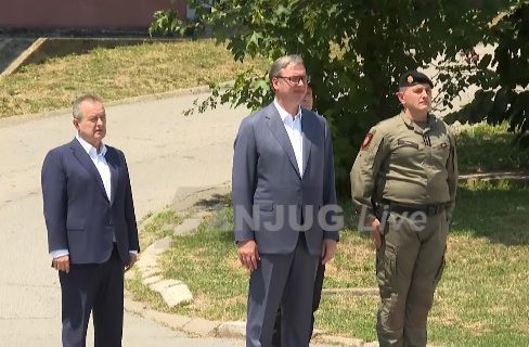 (UŽIVO) Vučić prisustvuje pokaznoj vežbi Žandarmerije (VIDEO)