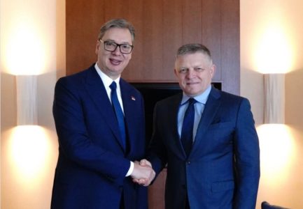 Vučić nastavlja sa sastancima u Tivtu: Razgovor sa Ficom o ubrzanju evrointegracija i drugim izazovima