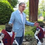 Vučić zaigrao "Moravac" sa robotima Milutinom i Dragutinom: Pozvao građane na skup 27. juna (VIDEO)