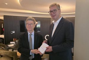 Vučić sa profesorom Saksom: U fokusu diskusije razvoj AI i industrije, kao i geopolitički izazovi