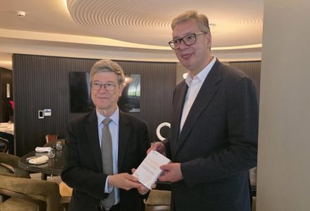 Vučić sa profesorom Saksom: U fokusu diskusije razvoj AI i industrije, kao i geopolitički izazovi
