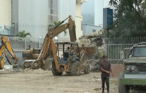 Nagli skok broja žrtava u Venecueli: Ljudi očajnički kopaju ruševine u potrazi za porodicom i komšijama